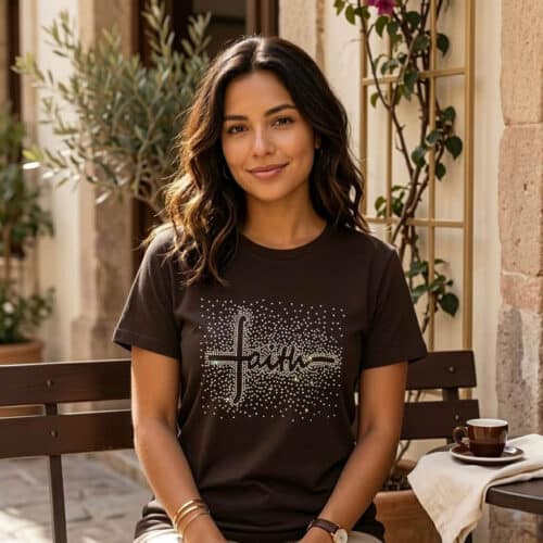 Camiseta Cristiana “Faith” con Cruz – T-Shirt Elegante de Fe para Mujer