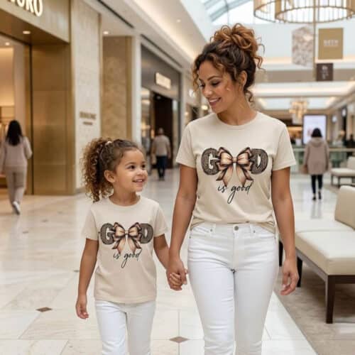 Set Camisetas “God is Good” Mamá e Hija – Outfit Cristiano Familiar