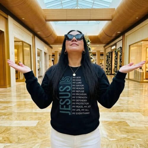 Sudadera Cristiana Negra “Jesús Mi Todo” – Hoodie Elegante de Fe para Mujer